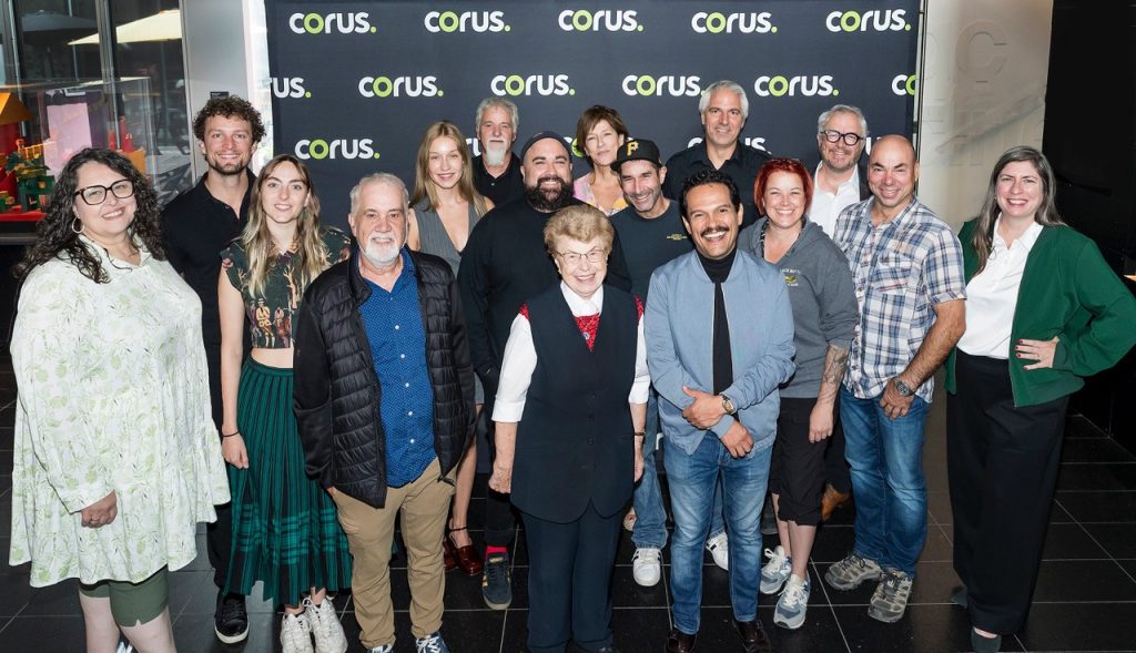 À l'avant : Maria Luisa Todaro, Romane Lefebvre, Jean Gosselin, Soeur Angèle, Luis Oliva, Emmanuelle St-Hilaire, Patrick Cloutier et Julie Godon. À l'arrière : Félix-Antoine Duval, Rose-Marie Perreault, Claude Gosselin, Jonathan Roberge, Johane Despins, Frank Fournelle, Ghislain Buisson et Hugues Dufour.
