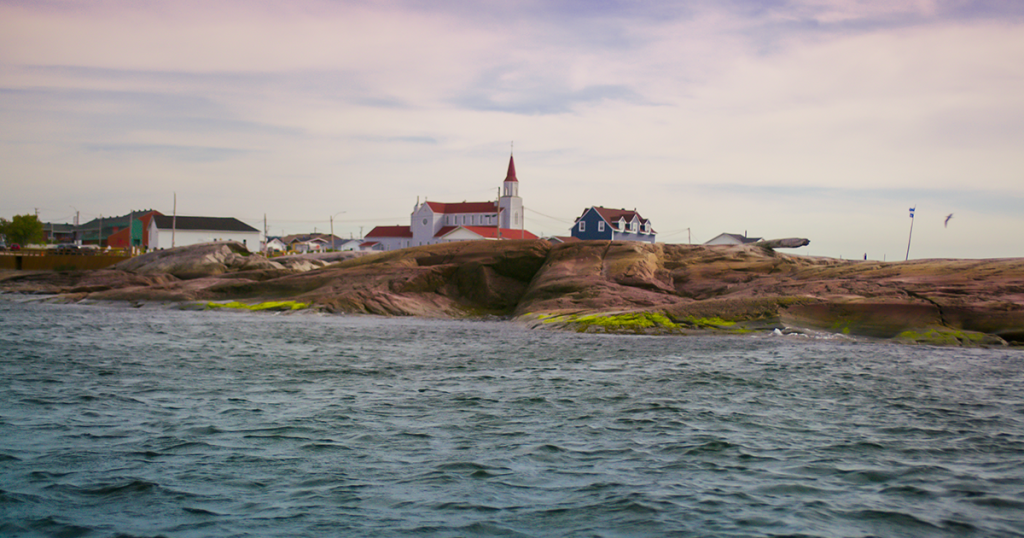 Le village Rivière-au-Tonnerre dans le documentaire Opération Anchois à Historia.